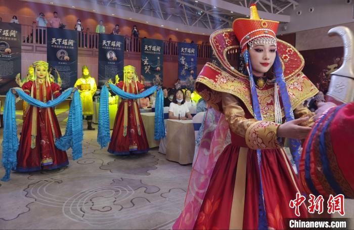 图为中国首部边塞史诗剧《天下雄关》首演发布会现场。　崔琳 摄