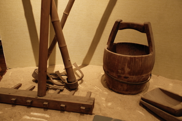 新场历史文化陈列馆展示的煮盐工具