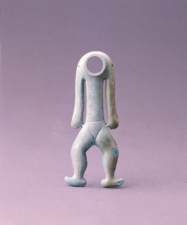 商周铜人形器  晚商至西周  一级文物 现藏于成都金沙遗址博物馆