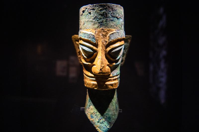 戴金面罩青铜人头像  商 一级文物 1986年出土  现藏于四川广汉三星堆博物馆