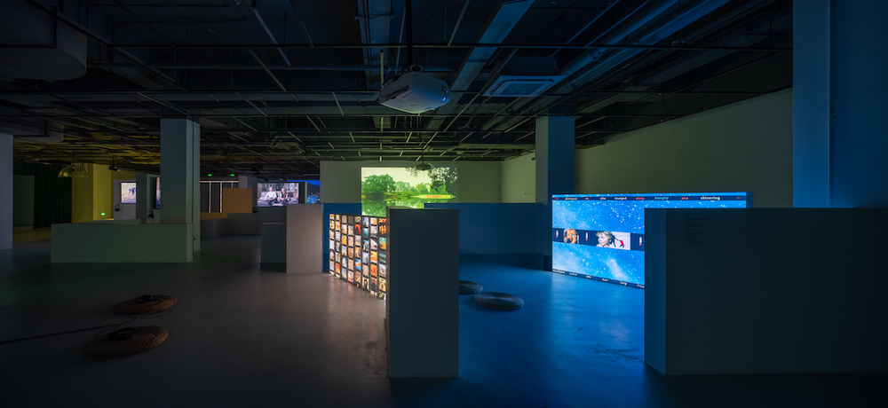 “环形撞击：录像二十一”展览现场，2021，OCAT上海馆，摄影：吴清山