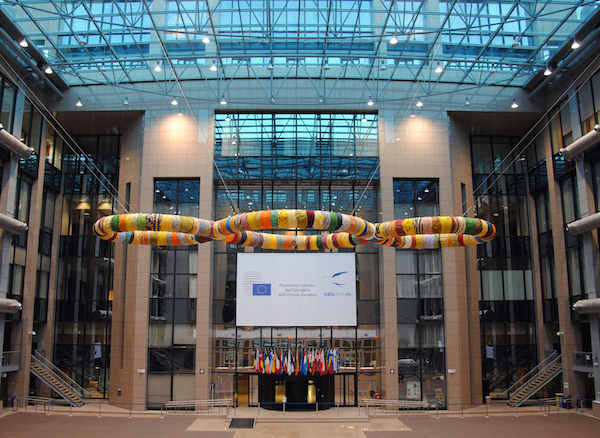 皮斯特莱托作品《第三天堂》在布鲁塞尔欧盟理事会大楼，2014年