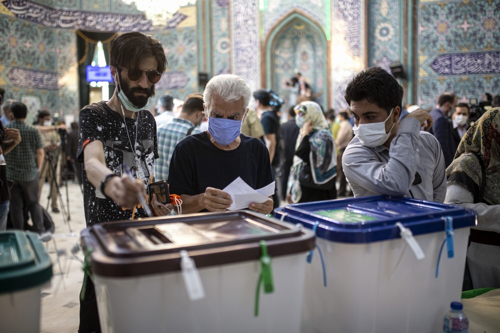 伊朗大选投票时间延长2小时至19日凌晨。  新华社 图