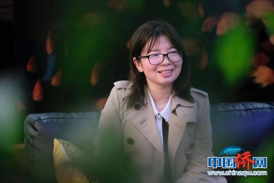 中国侨网周晓英讲述如何带领一家仅有百余人的家族企业,发展为年产值达8.3亿元的大型现代化企业。 何月华 摄