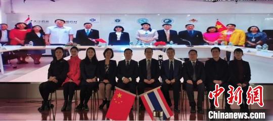 中国侨网甘肃省卫生健康委与泰国卫生部泰医和替代医学司共同线上签约。(资料图) 受访者供图