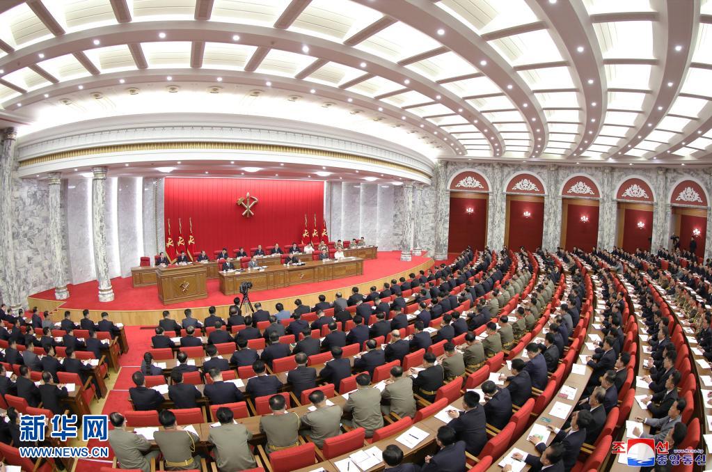 这张朝中社18日提供的图片显示的是，17日在平壤举行的朝鲜劳动党第八届中央委员会第三次全体会议现场。新华社/朝中社 图