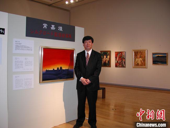 图为2001年，日本福冈美术馆常嘉煌丝绸之路绘敦煌画展会场。(资料图) 受访者供图