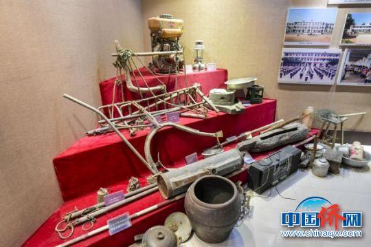 兴隆华侨农场展览馆展示的归侨使用过的劳作工具。　骆云飞 摄