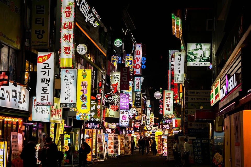 ▲韩国首尔夜晚街景。图片来源：pixabay