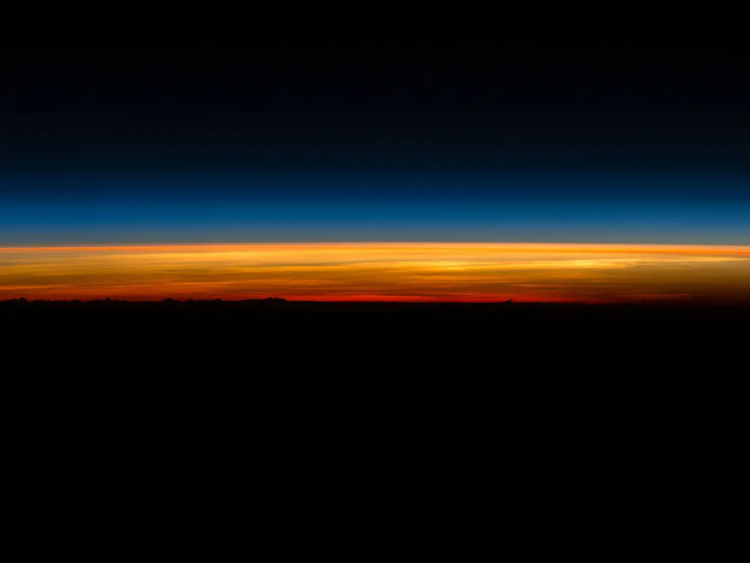 2016年3月1日，宇航员Scott Kelly在空间站拍摄的日出。  NASA 图