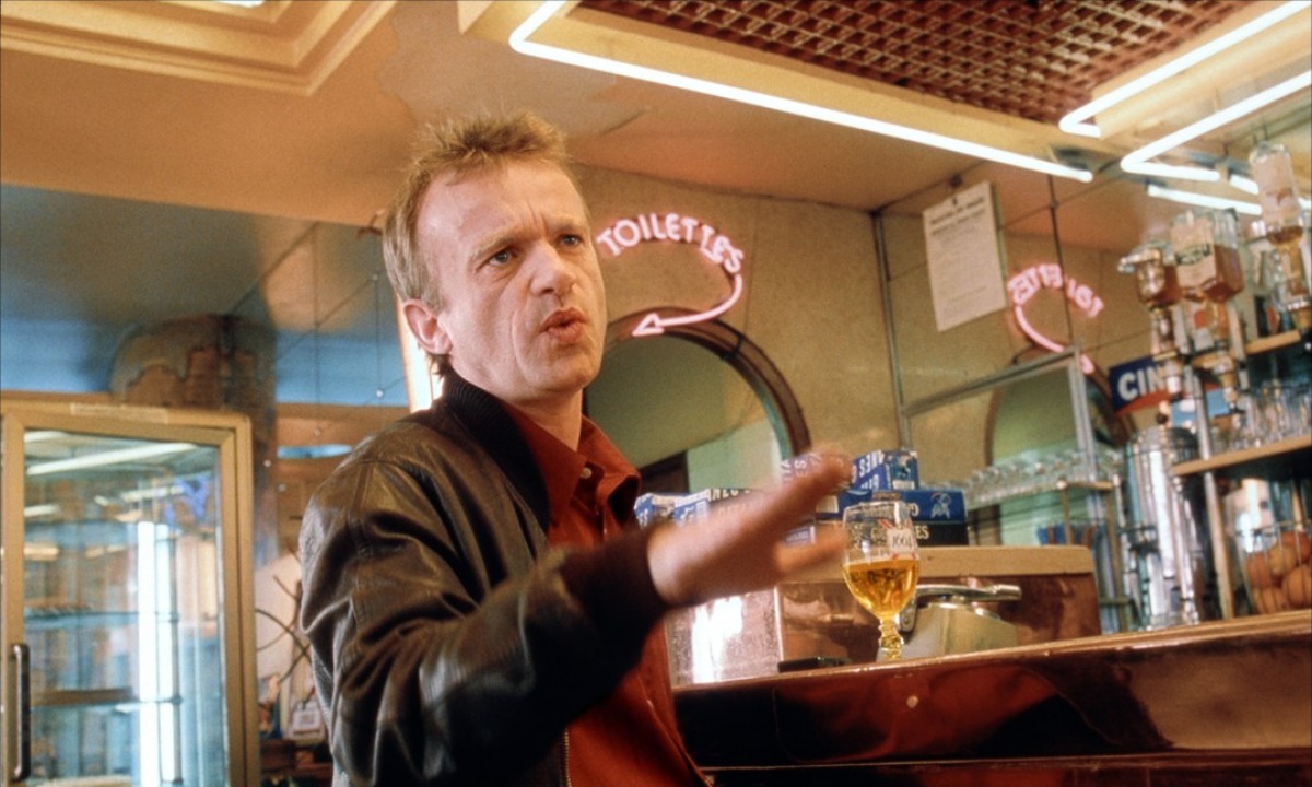 饰演爱吃醋的咖啡厅客人的多米尼克·皮侬是热内最常合作的演员