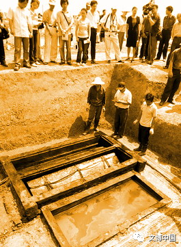 2005年沌口楚墓发掘现场