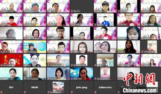 中国侨网31日，首届“汉语桥”世界小学生中文秀印尼雅加达赛区比赛线上举行。　卢鹏　摄