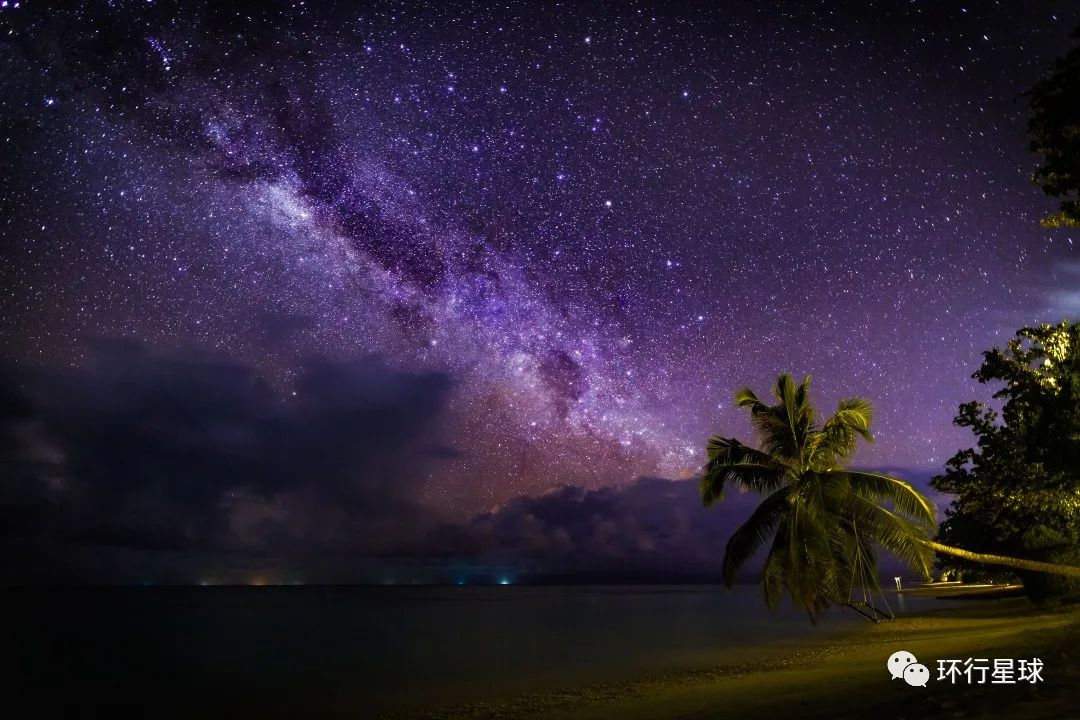 夜晚的银河 图1：Evdokimov Maxim/Shutterstock 图2：icemanphotos/Shutterstock