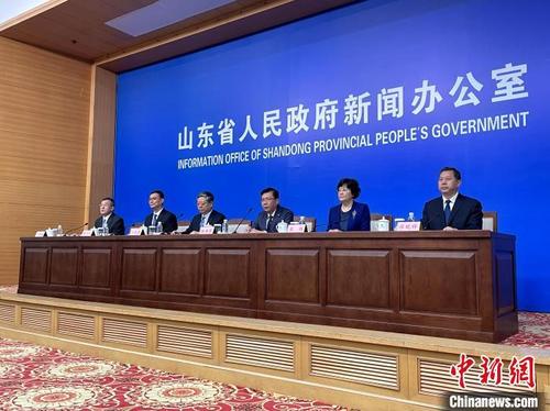 中国侨网8月3日,山东省人民政府召开新闻发布会,介绍“2021对话山东——日本·山东产业合作交流会”情况。 孙宏瑗 摄