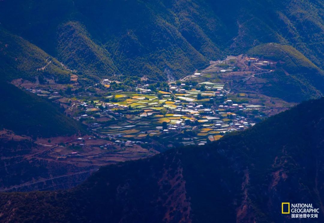 水洛乡香格里拉村