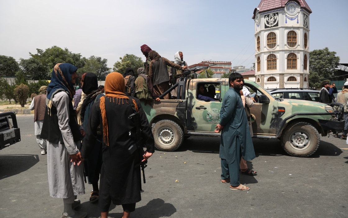 这是8月17日在喀布尔街头拍摄的阿富汗塔利班成员。新华社 图