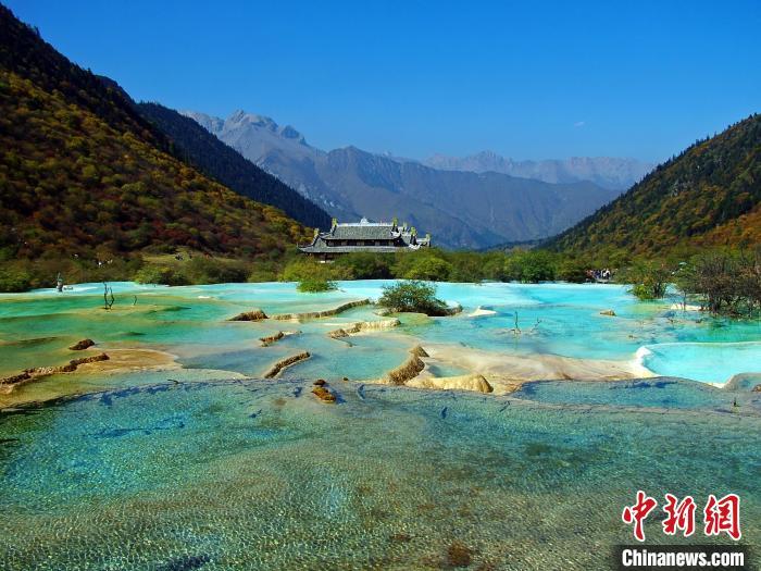  四川黄龙景区。四川省文化和旅游厅供图
