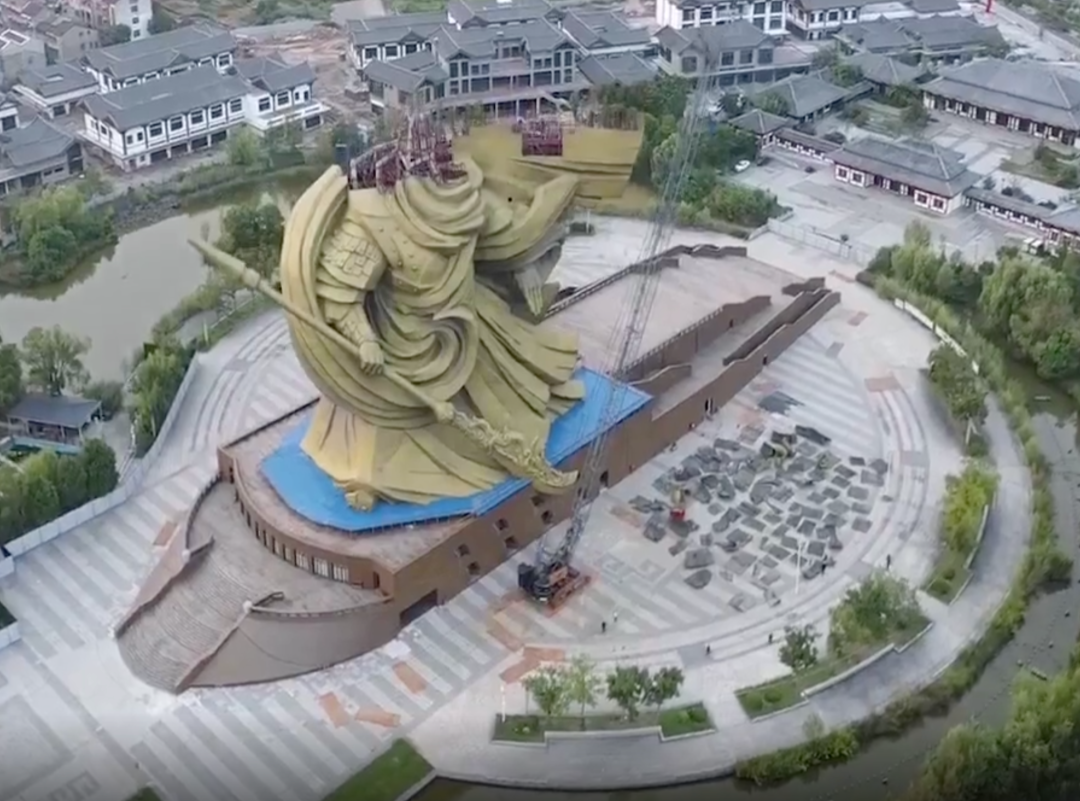 坐落于湖北省荆州市“关公义园”内的巨型关公雕像 头部已被拆卸