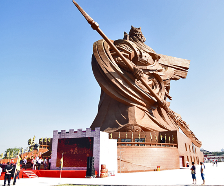 坐落于湖北省荆州市“关公义园”内的巨型关公雕像