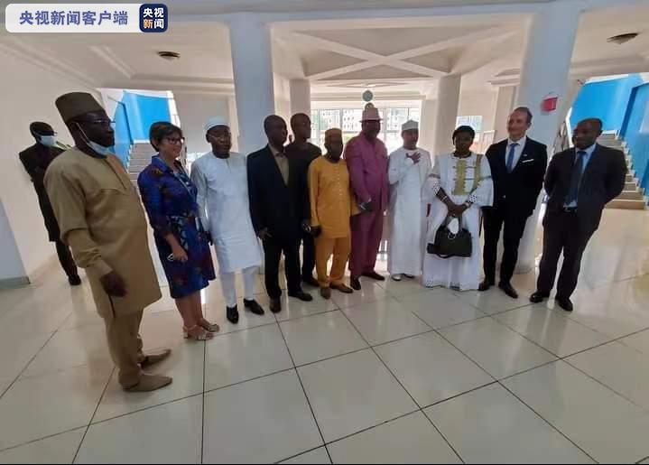 联合国代表团抵达几内亚 与政变军人等会面