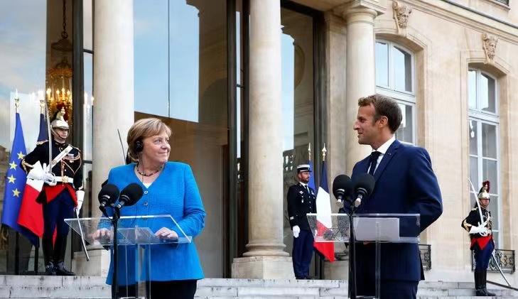 法国总统马克龙在巴黎会见德国总理默克尔