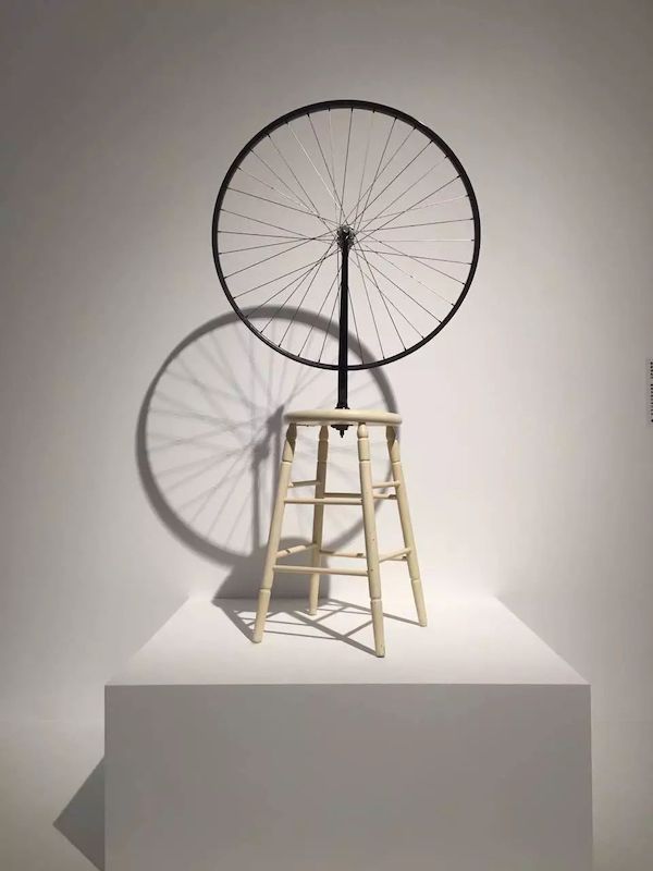 杜尚 《现成的自行车轮》
