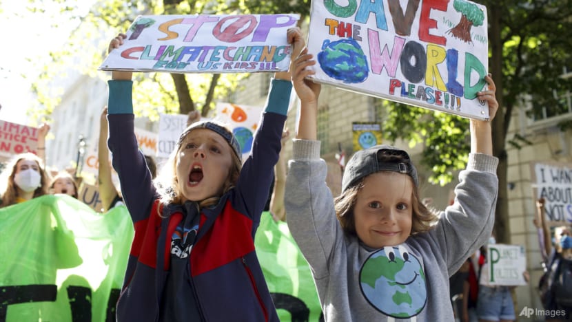在伦敦举行的“气候罢工”示威中的儿童  图源：AP 