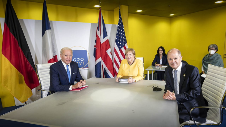 默克尔与朔尔茨共同代表德国参加G20领导人峰会