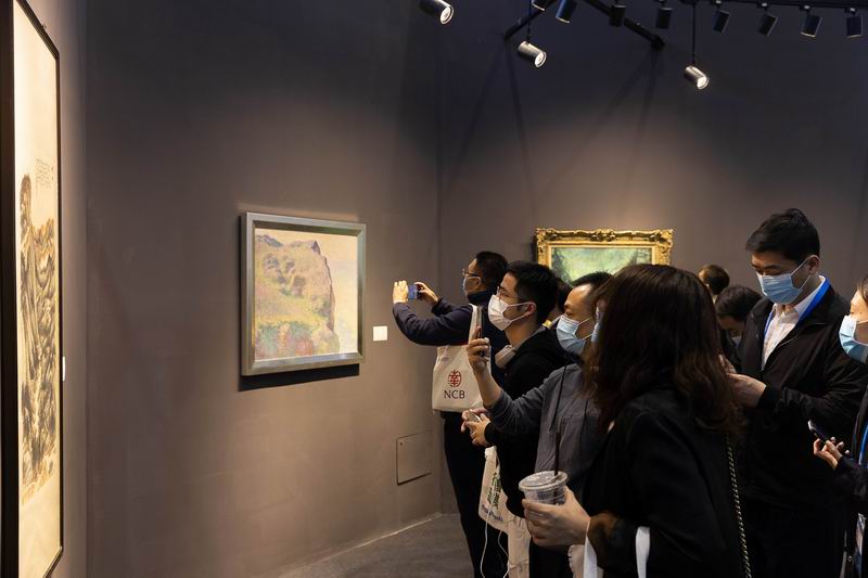 第四届中国国际进口博览会文物艺术品板块展示现场。