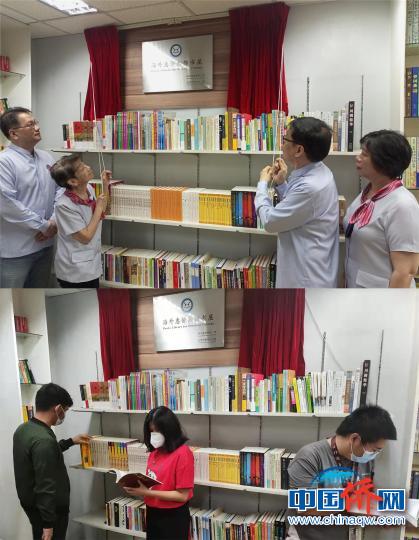 中国侨网四川省侨办和达州市侨办捐赠的中文书籍11月23日在菲律宾华教中心图书馆上架设立“海外惠侨熊猫书屋”。　菲律宾华教中心供图