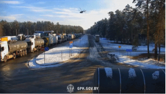 白俄政府发布乌克兰一架军用直升机越境进入了白俄罗斯领空视频。  视频截图