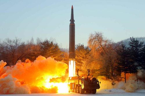 朝鲜《劳动新闻》1月6日报道称，国防科学院5日试射超高音速导弹。
