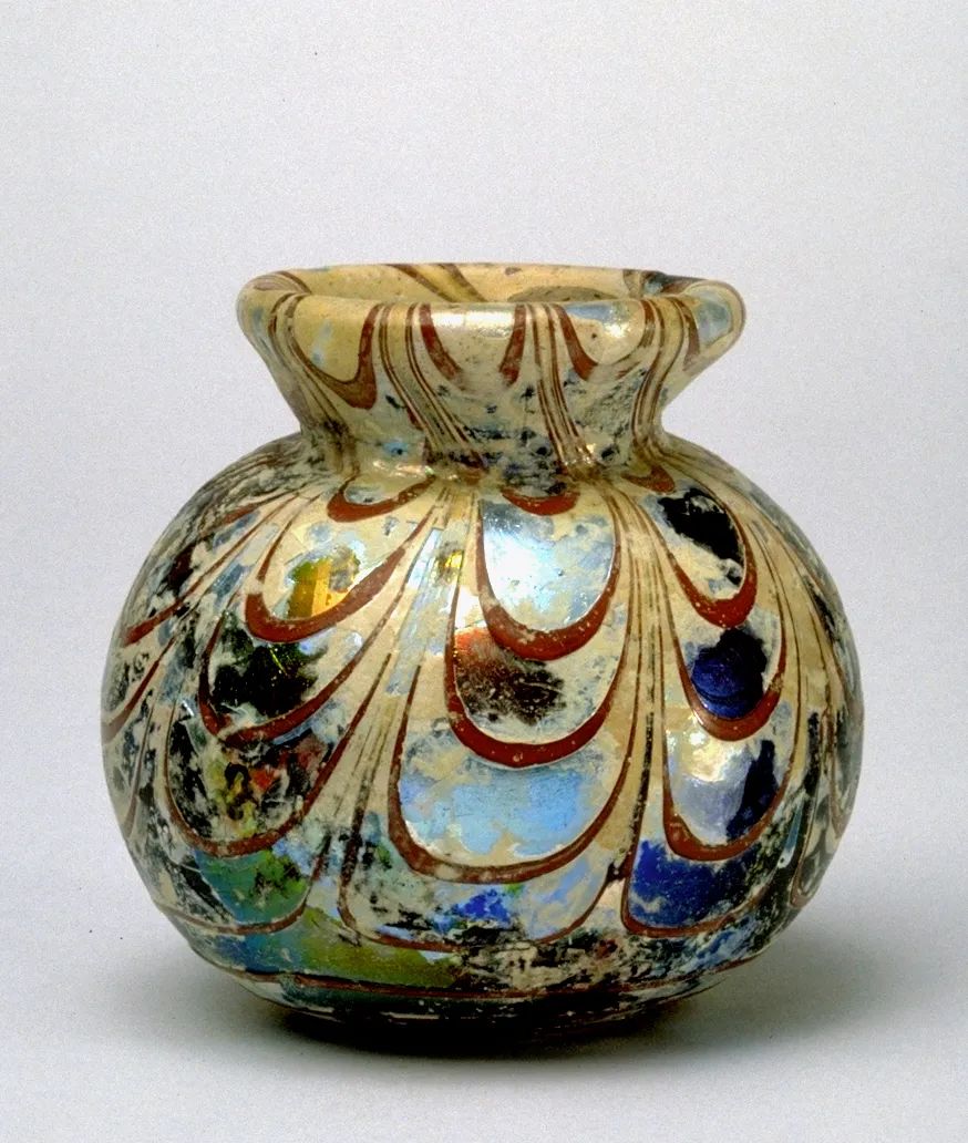 羽状纹圆腹小瓶，叙利亚-埃及，伊斯兰时期，公元7-8世纪