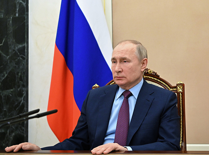 当地时间2022年2月14日，俄罗斯莫斯科，俄罗斯总统普京会见俄外交部长拉夫罗夫，就安全保障问题等听取工作汇报。澎湃影像 图