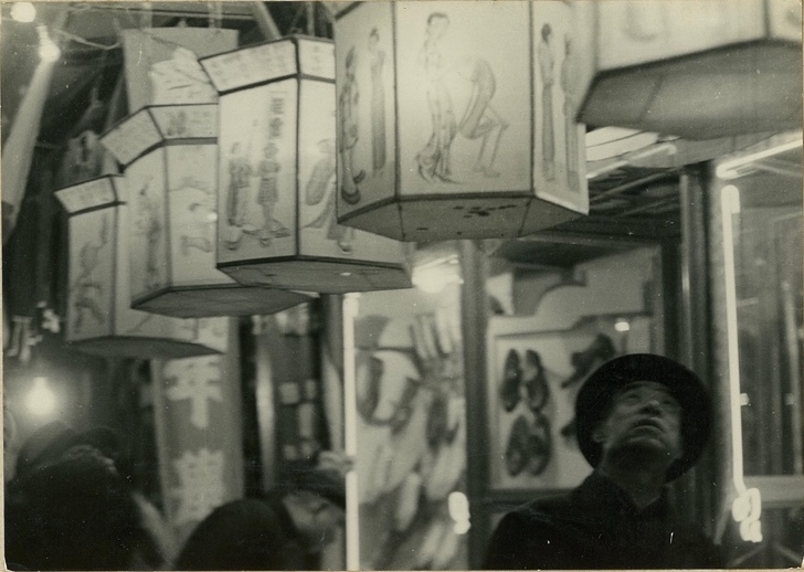 1940年代老北京元宵节灯会中的纱灯  图片来源：抗战时期华北交通株式会社