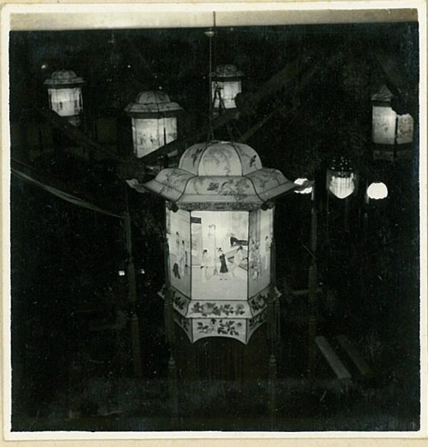 1940年代老北京纱灯  图片来源：抗战时期华北交通株式会社