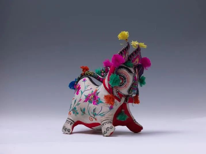 白花虎 李全金 玩具 12×22×24cm 1990年代 陕西洛川 中国美术馆藏