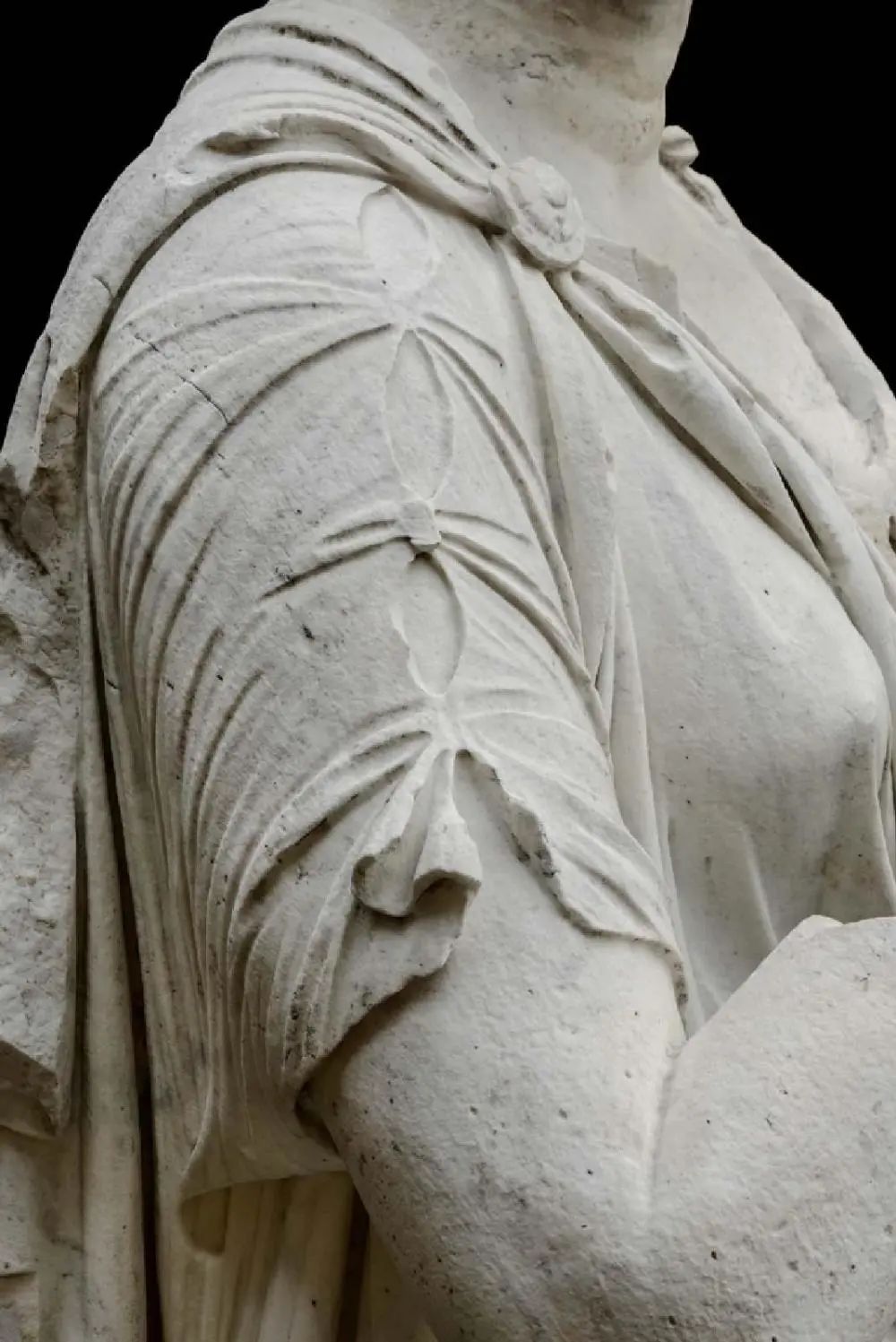 朱诺像（局部），罗马帝国早期，公元前1年末，大理石。身体由卡拉拉大理石制成；头部为彭特利克大理石