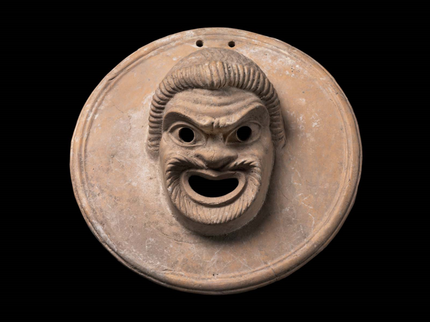 带有奴隶画面具的悬挂盘，希腊，希腊化时代，公元前1世纪，赤土陶瓷