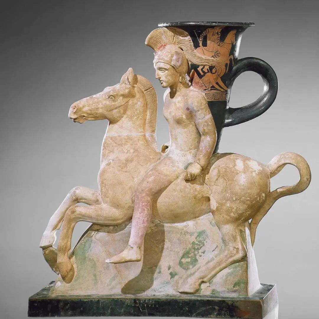 骑着马的亚马逊人形状的来通（酒器），希腊古典时代，约公元前440年，希腊，阿提卡，陶瓷，红色图案