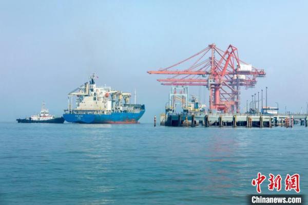 “STAR SPIRIT”轮顺利靠泊浙江台州港大麦屿港区码头 台州海事局供图