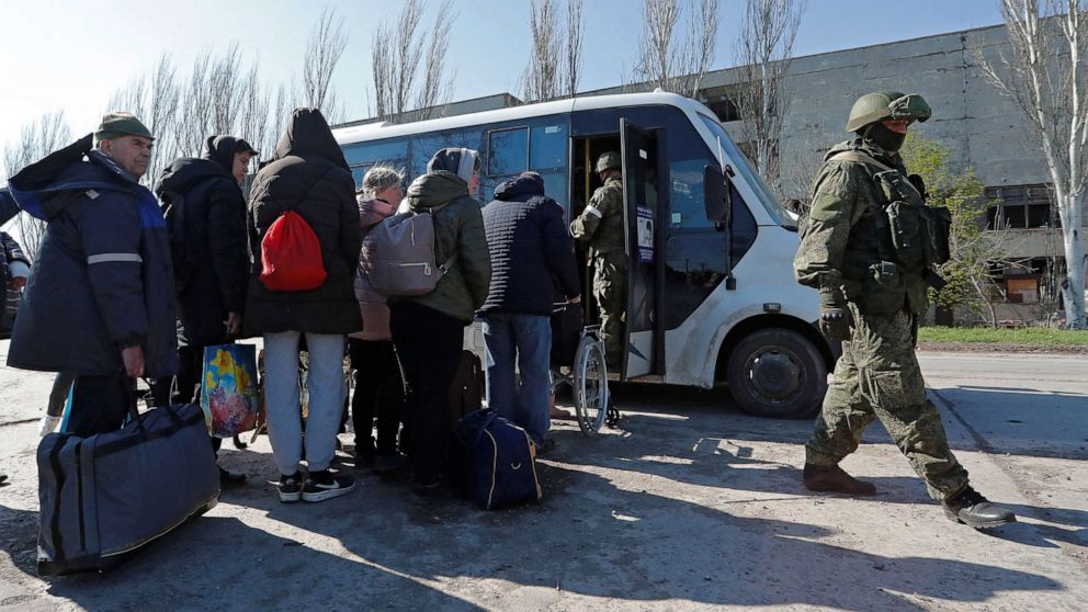 PHOTO: Evacuees board a bus to leave the city during Ukraine-Russia conflict in the southern port of Mariupol, Ukraine, April 20, 2022.