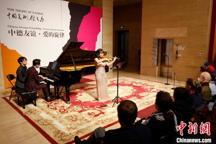 “中国美术馆之夜”现场 盛佳鹏 摄 “中国美术馆之夜”现场 盛佳鹏 摄