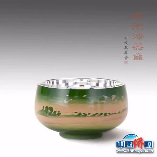 吴青创作的金属胎体的漆器作品 汪斯敏 摄 吴青创作的金属胎体的漆器作品 汪斯敏 摄