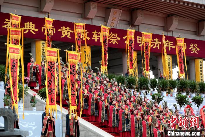癸卯(2023)年清明公祭轩辕黄帝典礼5日在陕西黄陵县举行。 张远 摄 癸卯(2023)年清明公祭轩辕黄帝典礼5日在陕西黄陵县举行。 张远 摄