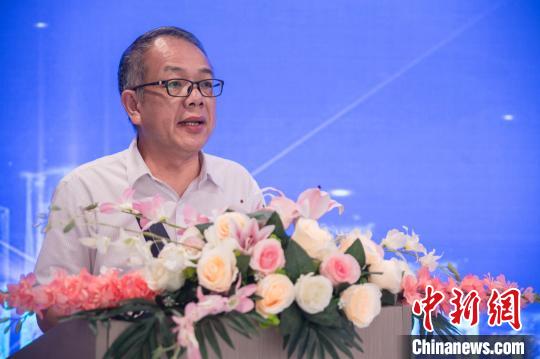 福建省侨联党组成员、副主席翁小杰致辞。 李南轩 摄 福建省侨联党组成员、副主席翁小杰致辞。 李南轩 摄