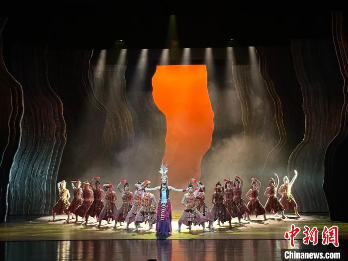 图为舞剧《河湟》现场。 刘洋 摄 图为舞剧《河湟》现场。 刘洋 摄