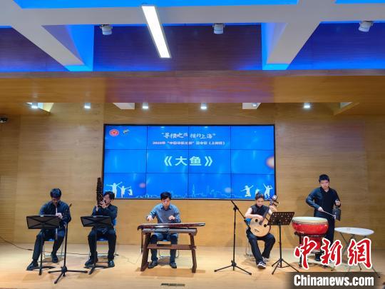 中国青年表演传统乐器。 范宇斌 摄 中国青年表演传统乐器。 范宇斌 摄