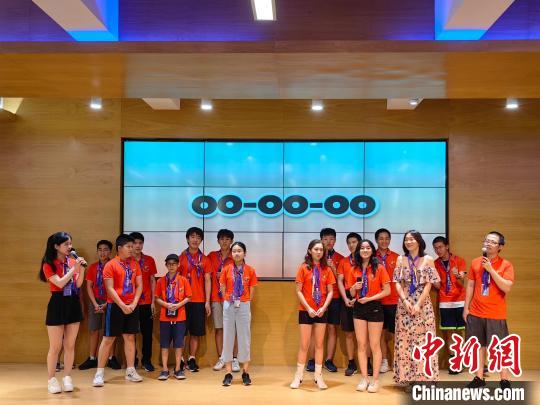 美国华裔青少年表演。 范宇斌 摄 美国华裔青少年表演。 范宇斌 摄